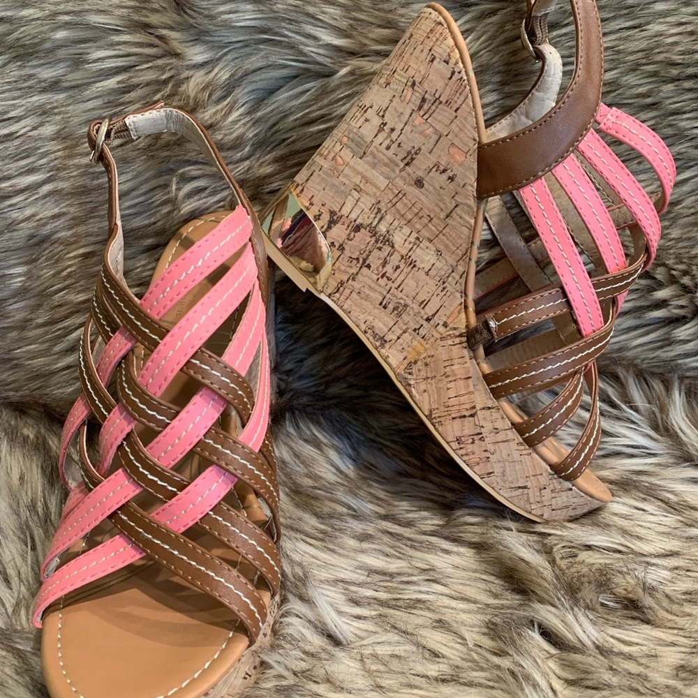 NWOT- women’s wedge heels - Picture 3 of 5